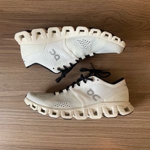 BRAND NEW Womens On Cloud X Size 6